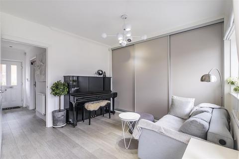 3 Osborne Close, Epsom, KT17 4BE