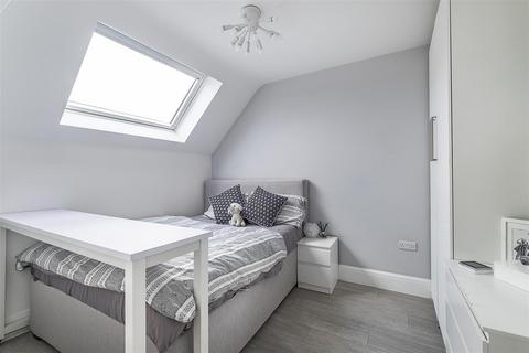 3 Osborne Close, Epsom, KT17 4BE