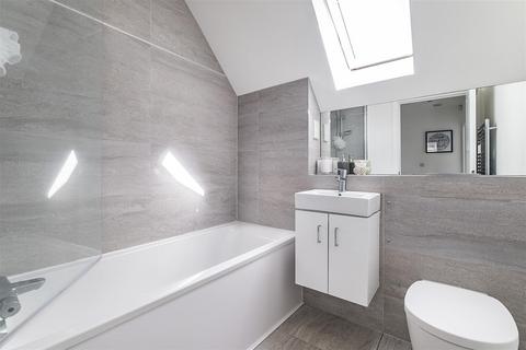 3 Osborne Close, Epsom, KT17 4BE
