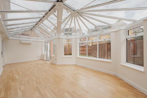 15 Glanville Way, Epsom, KT19 8HT