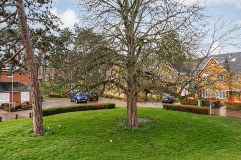 15 Glanville Way, Epsom, KT19 8HT