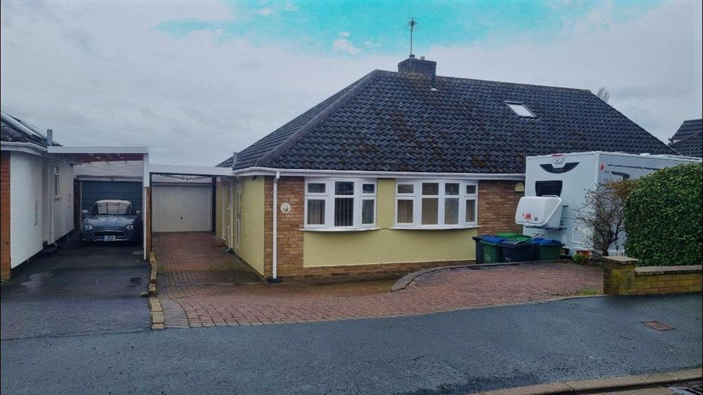 High Haden Road, Halesowen 2 bed bungalow £850 pcm (£196 pw)