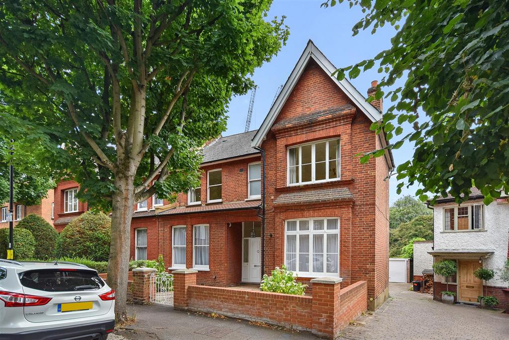 Heathfield Road, Acton, London W3 4 bed house £4,247 pcm (£980 pw)