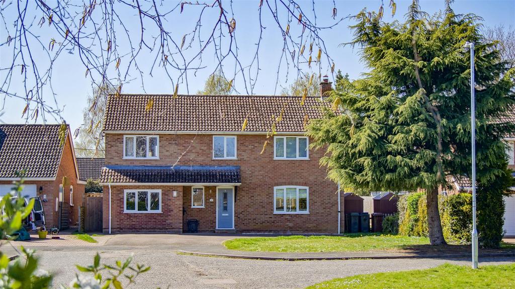 Saffrons Close, Woolpit 4 bed detached house for sale £500,000