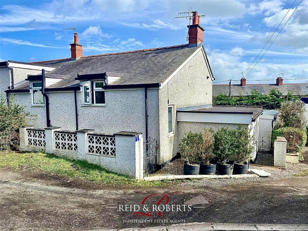 Pool Road, Ponciau, Wrexham 2 bed house for sale £135,000
