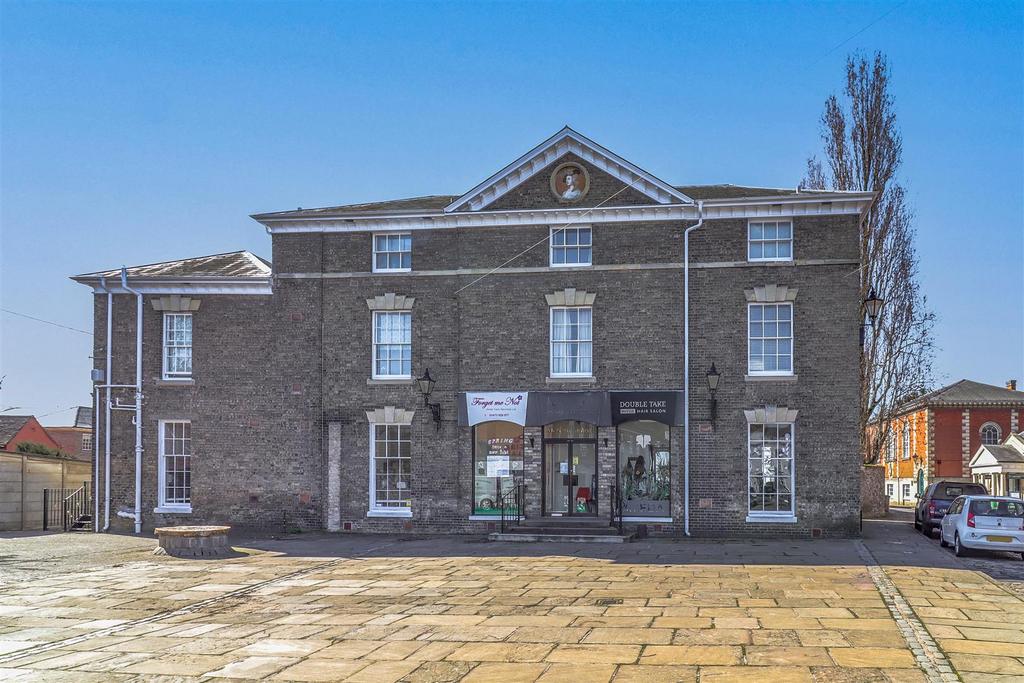 Market Place, Hadleigh, Ipswich... 1 bed flat £695 pcm (£160 pw)