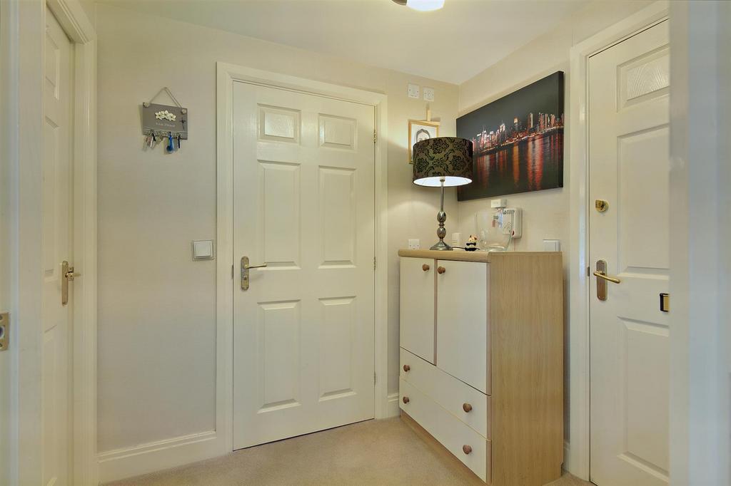 8545379-interior04-800.JPG