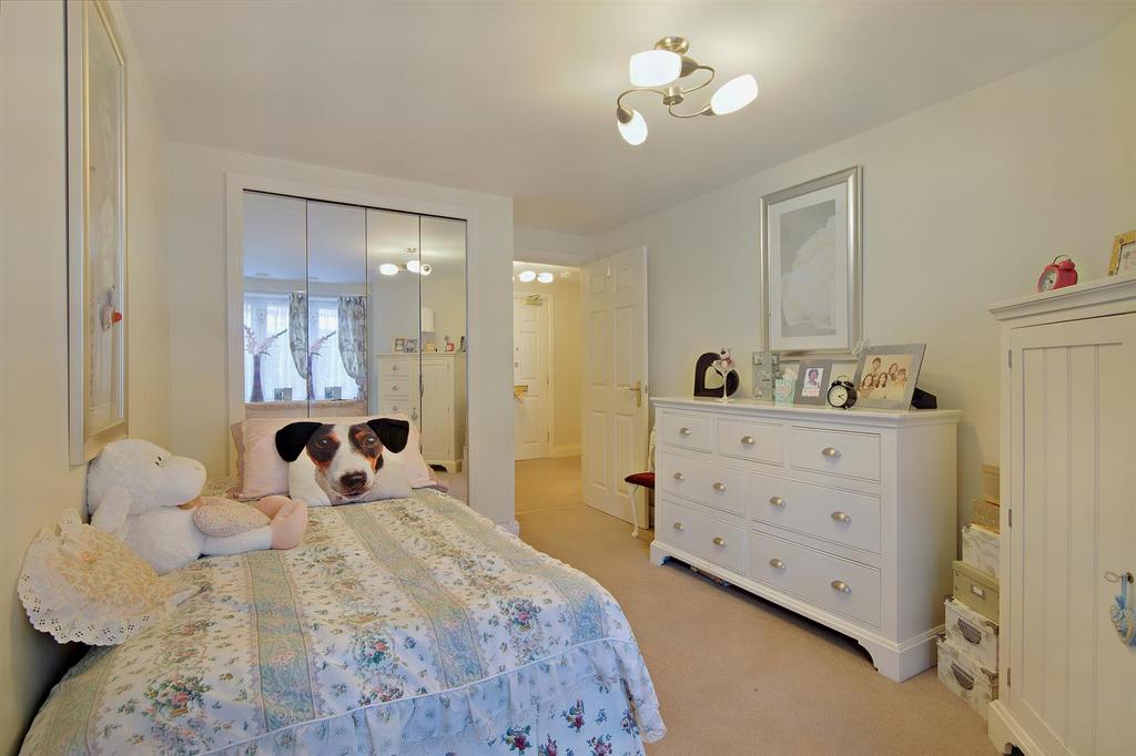 8545379-interior02-800.JPG