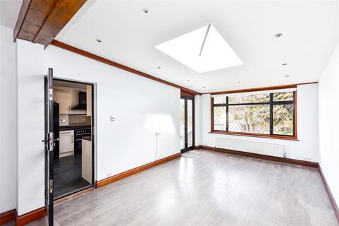 32 College Gardens, London, E4 7LG