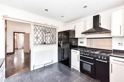 32 College Gardens, London, E4 7LG