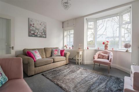 45 Crawley Road, Horsham, RH12 4DS