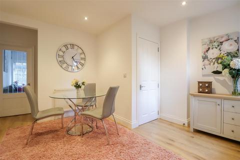 45 Crawley Road, Horsham, RH12 4DS