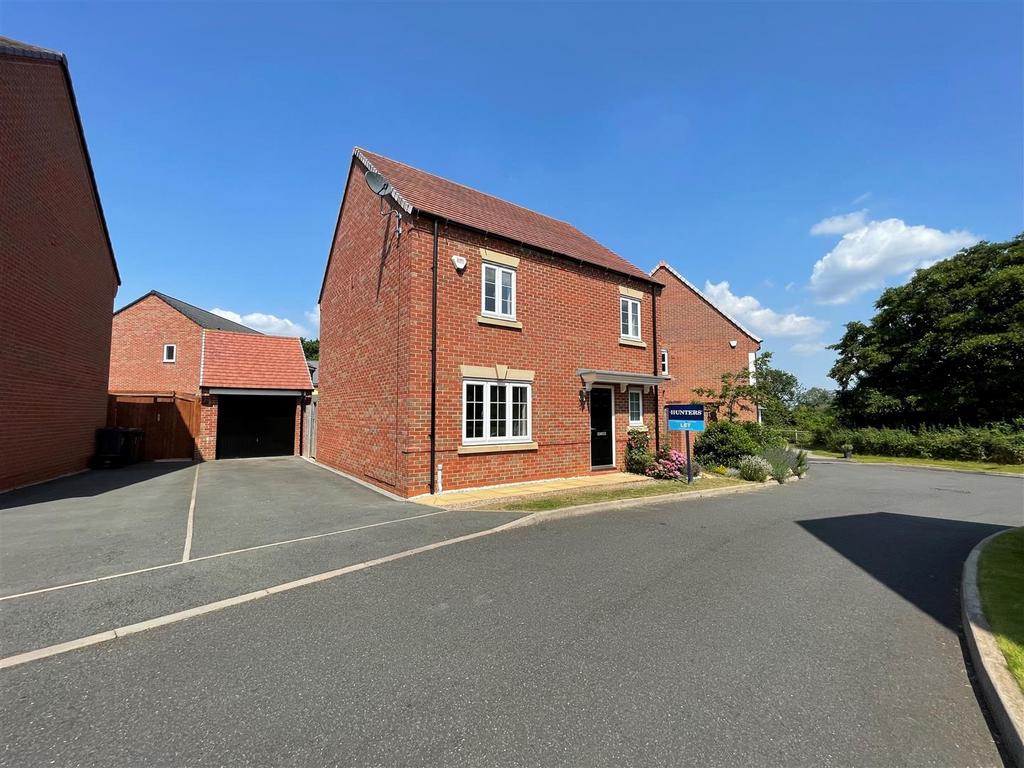 Wootton Close, Knowle, Solihull 4 bed detached house £1,750 pcm (£404 pw)