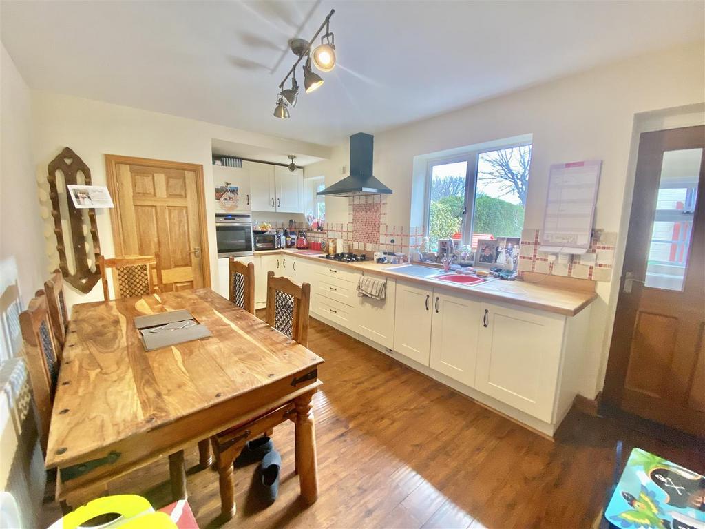 Brookside Crescent, Northop Hall, Mold 3 bed terraced house £790 pcm