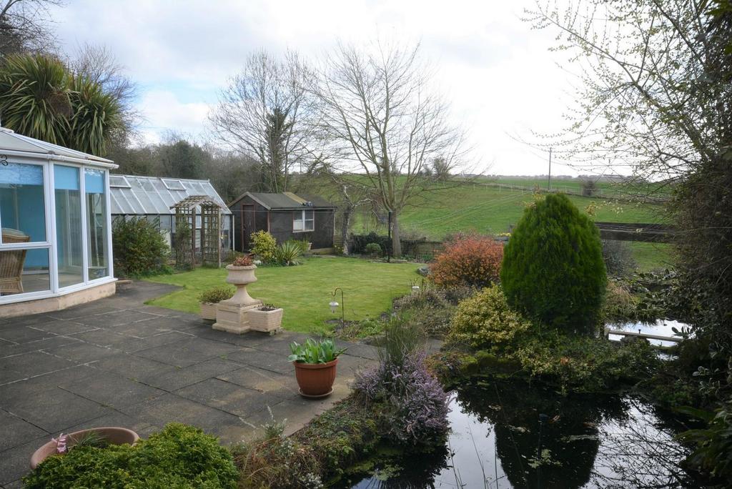 REAR GARDEN 2.jpg