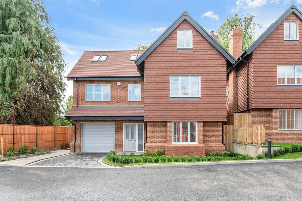 Hollymeoak Road, Coulsdon 5 bed detached house £1,250,000