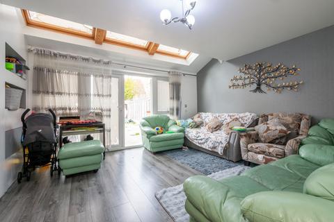 4 bedroom semi-detached house to rent, Oriel Gardens, Salford, M7