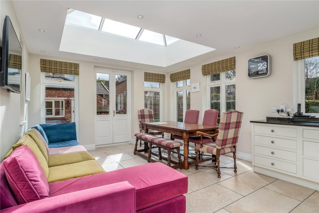 Living Dining Area