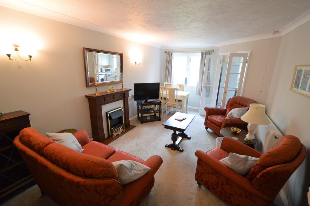 Hart Dene Court, Bagshot 1 bed retirement property for sale £115,000