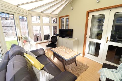 10 Chelmer Drive, South Ockendon, RM15 6EE