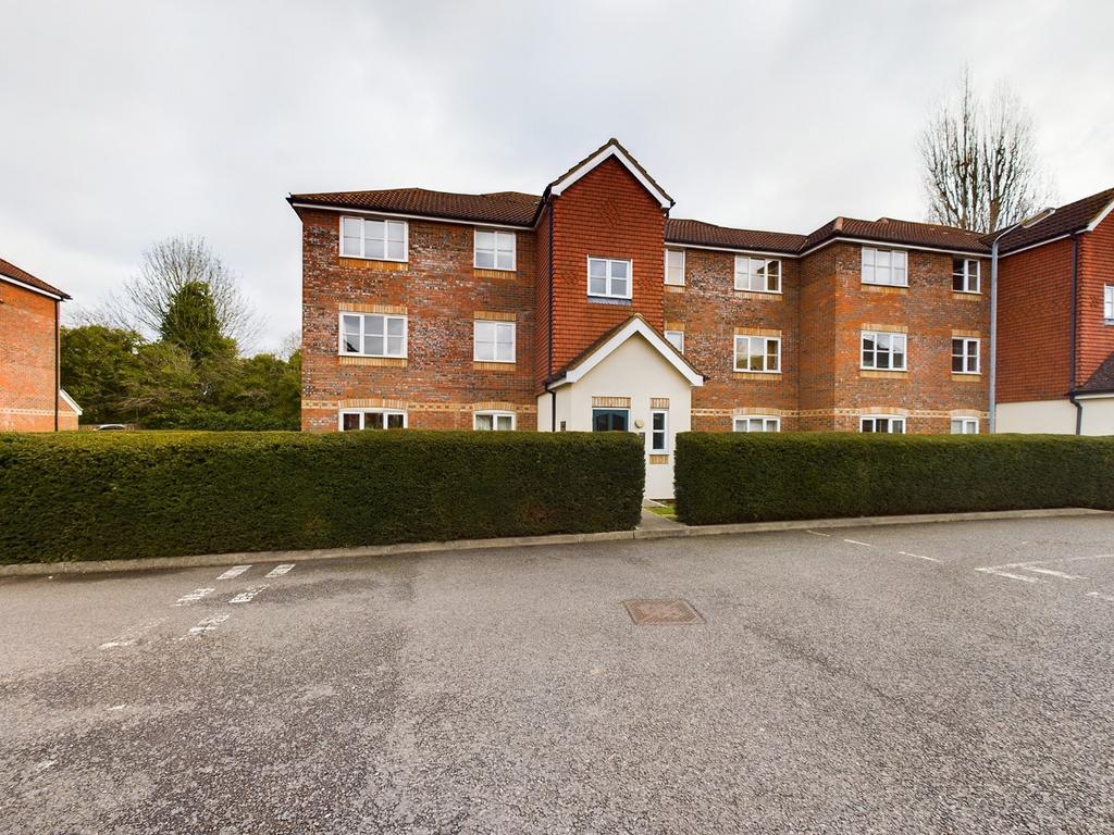 Whitehead Way, Aylesbury HP21 1 bed flat £175,000