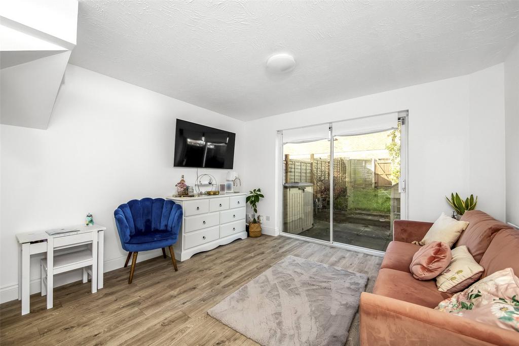 Pennington Way, Grove Park, SE12 2 bed terraced house £400,000