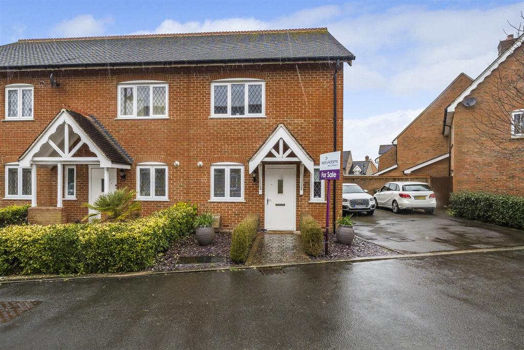 Palmer Avenue, Broadbridge Heath, Horsham, RH12 2 bed end of terrace