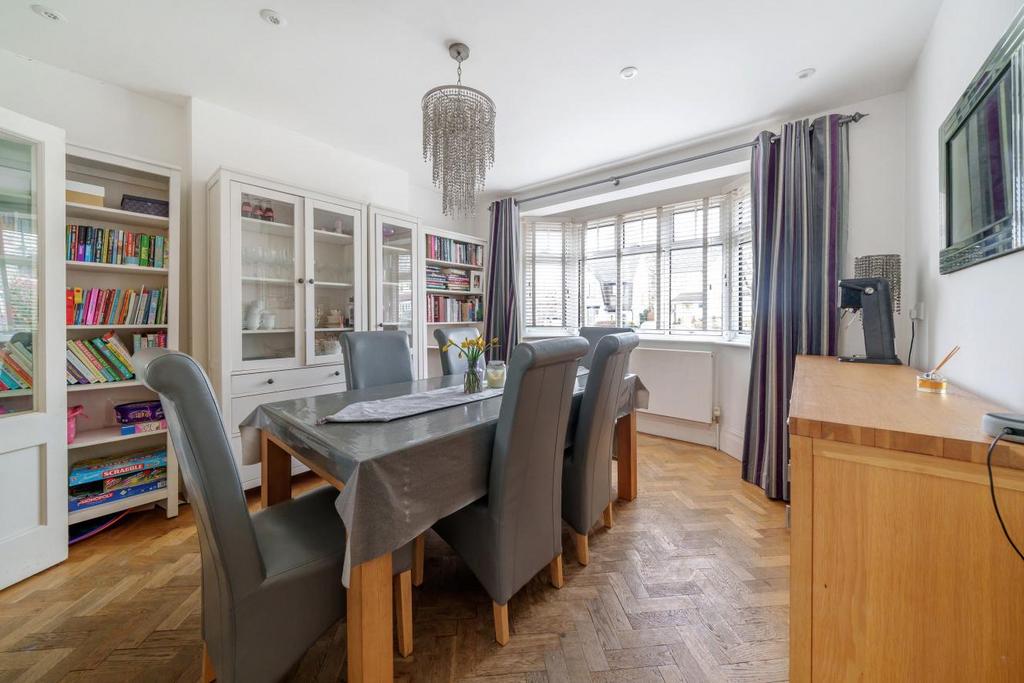 Hayes Chase, West Wickham 4 bed detached house £825,000