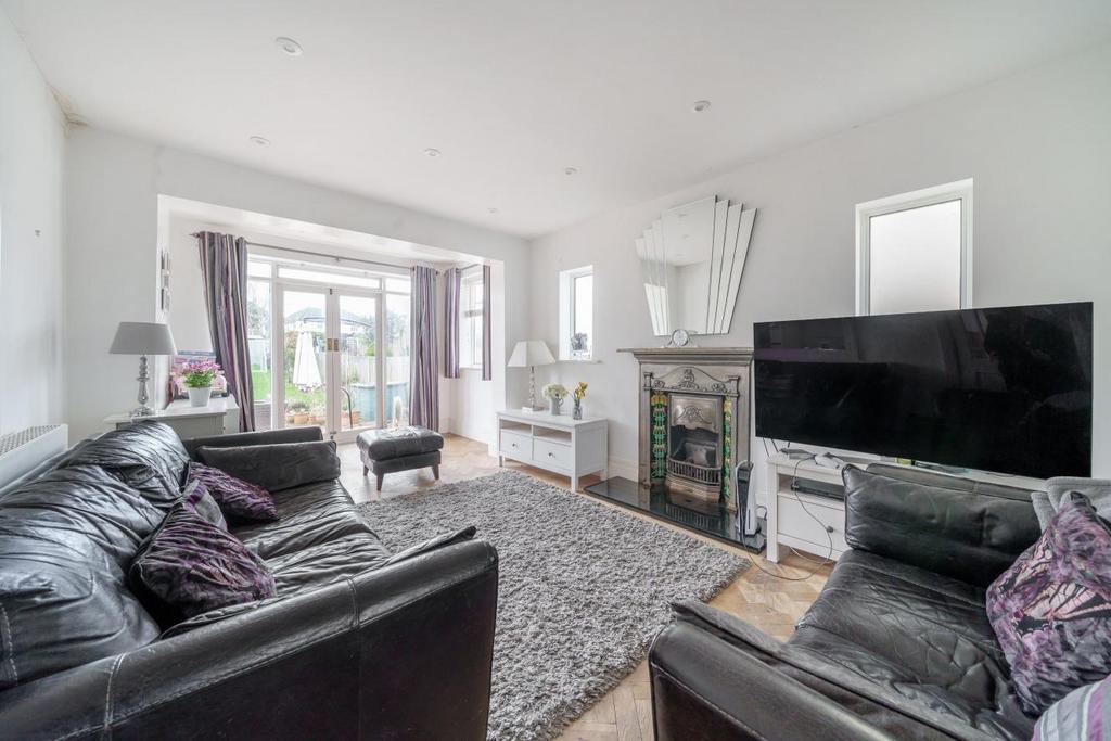 Hayes Chase, West Wickham 4 bed detached house £825,000