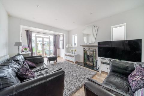 99 Hayes Chase, West Wickham, BR4 0HY