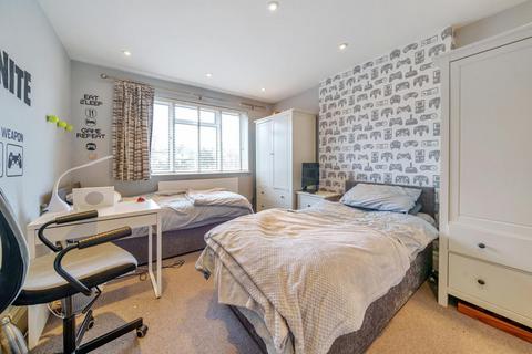 99 Hayes Chase, West Wickham, BR4 0HY