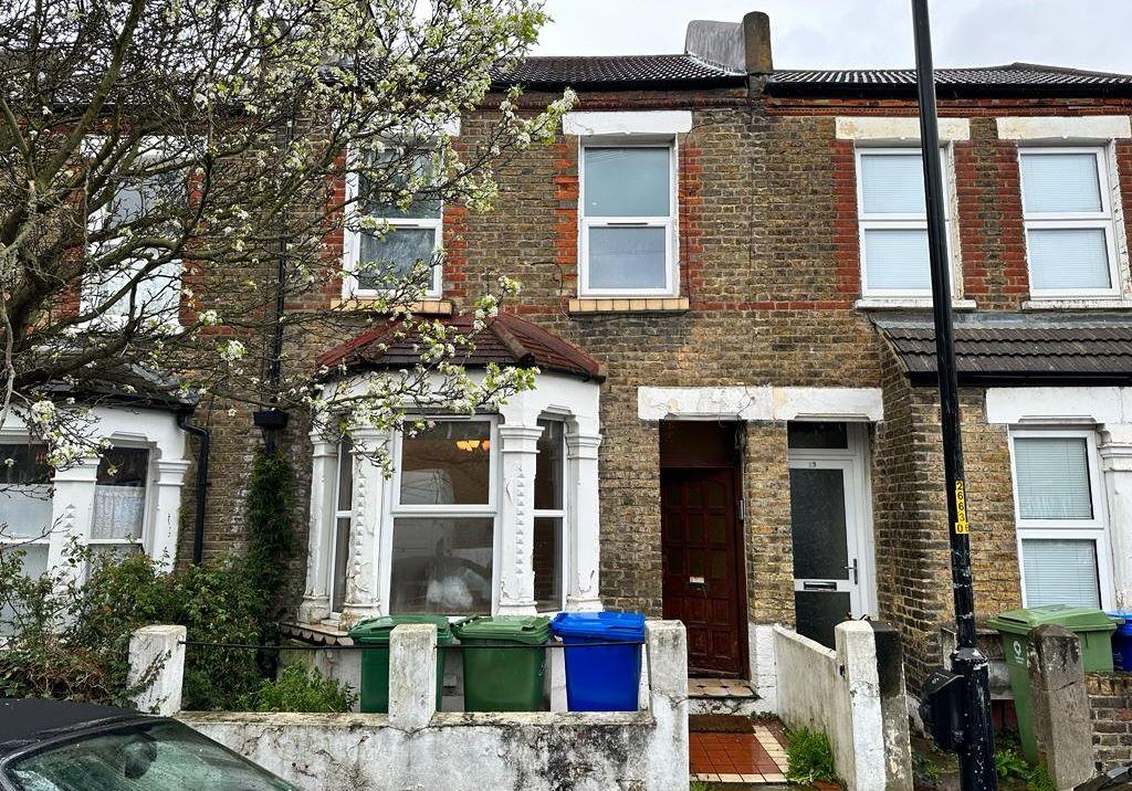 17 Frogley Road, East Dulwich... 2 bed terraced house £375,000