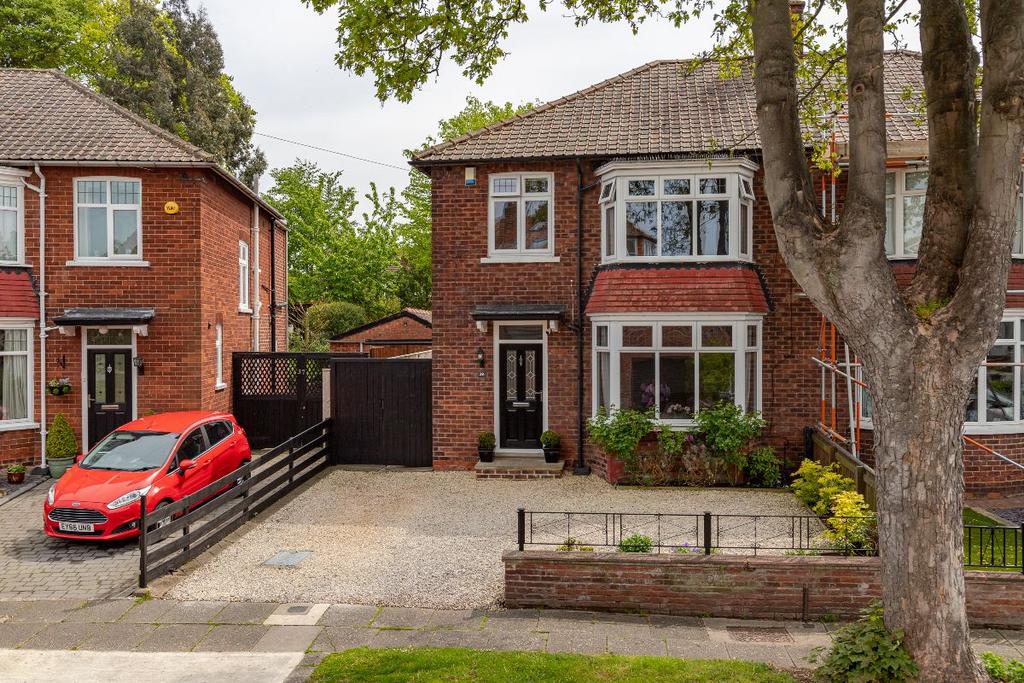 Darlington DL3 3 bed semidetached house for sale £300,000