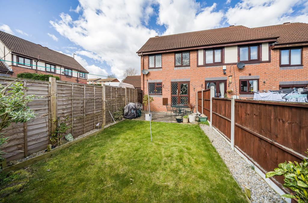 Rochester Gardens, Rodley, West Yorkshire, LS13 3 bed end of terrace