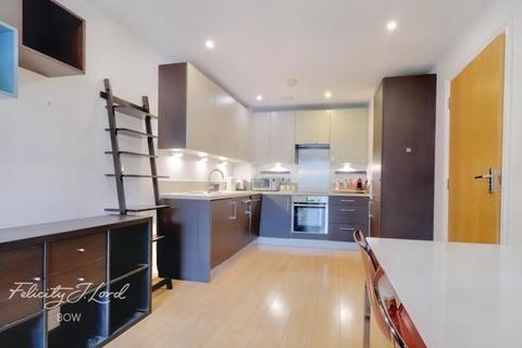 1 bedroom flat to rent, Aqua Vista Square, London