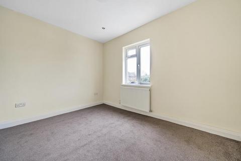2 bedroom cottage to rent - Kneller Road,  Whitton,  TW2