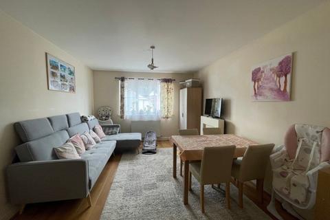 2 bedroom flat for sale, Station Road, Abercynon, Mountain Ash, CF45 4TA