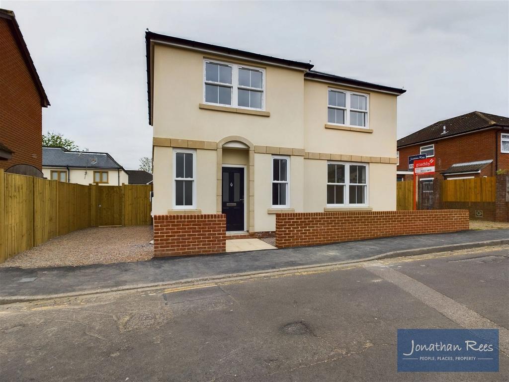 Church Road, Woolston 4 bed detached house £450,000