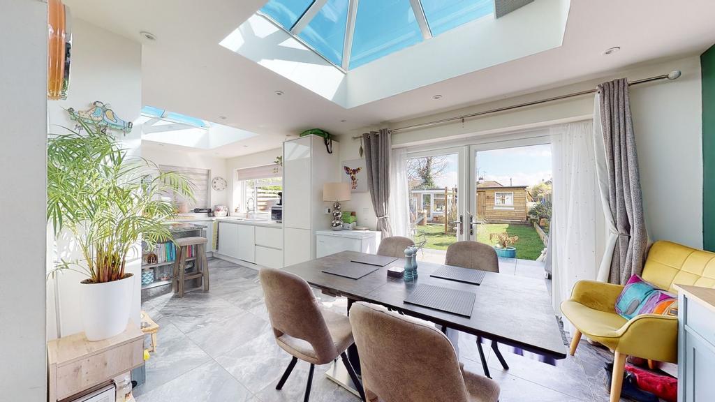 St. Johns Road, Whitstable, CT5 3 bed chalet for sale £450,000