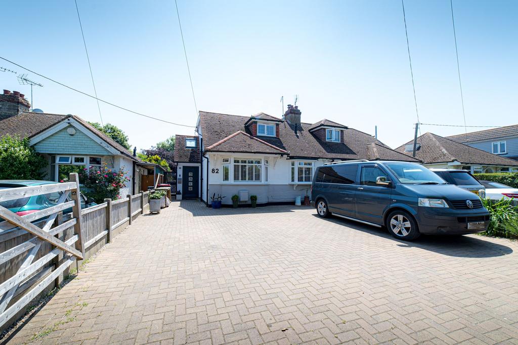St. Johns Road, Whitstable, CT5 3 bed chalet for sale £450,000
