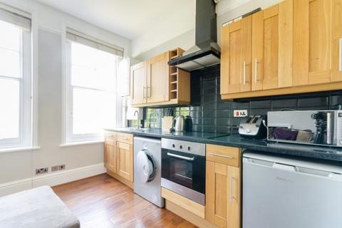 1 bedroom flat for sale - Flat 5, 23 Avenue South, Surbiton, London, KT5 8PJ