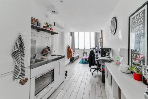 87b Queens Road, Walthamstow, London, E17 8QR
