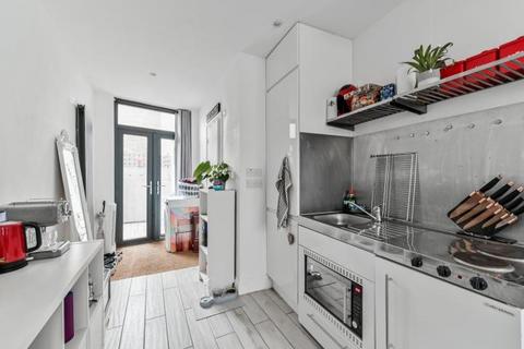 87b Queens Road, Walthamstow, London, E17 8QR