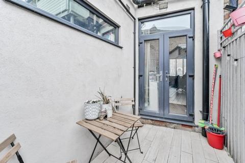 87b Queens Road, Walthamstow, London, E17 8QR