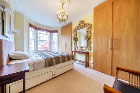 12 Mount Road, London, SW19 8ET