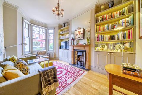 12 Mount Road, London, SW19 8ET