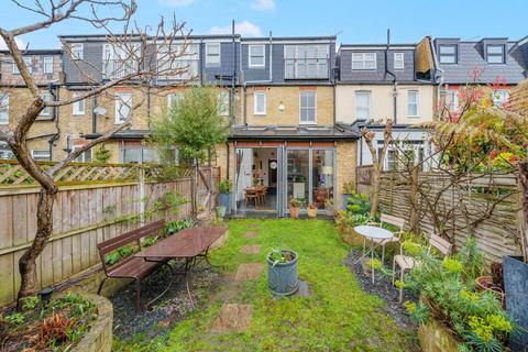 12 Mount Road, London, SW19 8ET