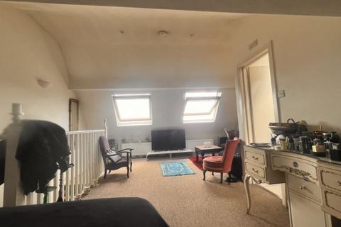 2 bedroom flat for sale, Harrow Road, Kensal Green, NW10
