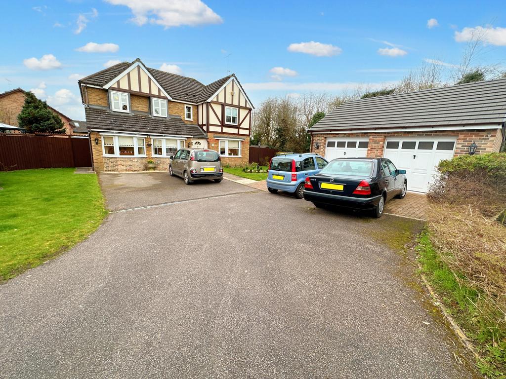 Furrows Drive, BurtononTrent, DE13 5 bed detached house for sale £
