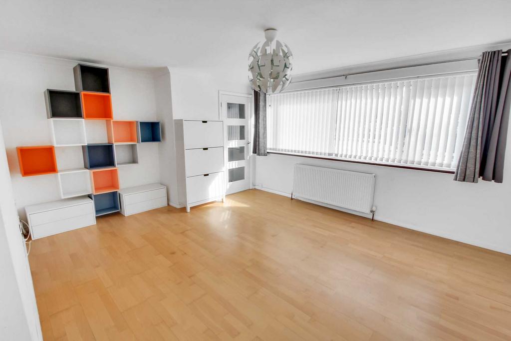 Sidmouth Grange Close, Earley 3 bed semidetached house £465,000
